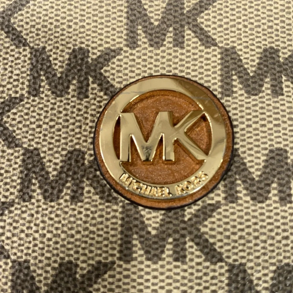 Michael Kors Aspen Jet‎ Set Zipper Clutch Wristlet